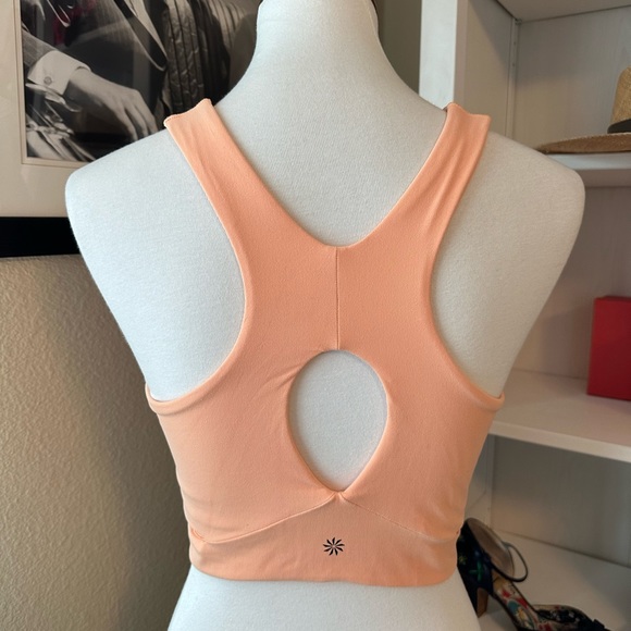 Athleta conscious cut out crop - Picture 4 of 8